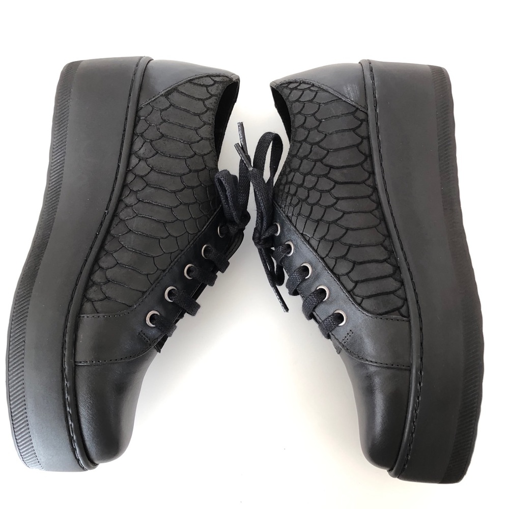 RETURN OK. NWOT Black Leather Comfy Shoes - Picture 6 of 8